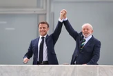 Após interceder em crise com Congresso, Lula viaja para a França