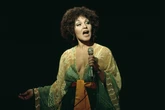 Morre Cleo Laine, cantora de jazz britânica, aos 97 anos