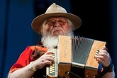 Artistas lamentam a morte de Hermeto Pascoal: “Anjo dos sons”