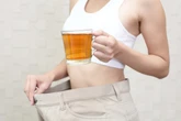 Adeus gordura: conheça o chá que reduz o inchaço e “seca” a barriga