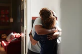 Por que algumas pessoas não gostam de abraços, segundo a psicologia?