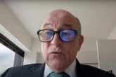 Ministro do TCU adia pela 6ª vez julgamento sobre fraude do INSS e acusa Metrópoles de “fake news”