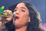 Vídeo: Katy Perry chora no palco em meio a rumores de separação