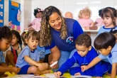 Pais devem revalidar inscrição para creche no DF a partir desta quinta