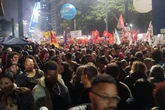 Trump, Hugo Motta e Tarcísio viram alvo de manifestantes em São Paulo