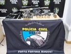 Milicianos que extorquiam moradores são presos com arsenal de guerra no RJ