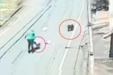 Vídeo: gari foge para comércio ao ser atacado por pit-bulls em MG