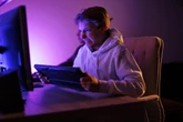 Gamers podem ter risco aumentado de desenvolver bruxismo. Entenda
