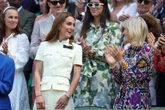 Vídeo: Kate Middleton é aplaudida de pé ao chegar em Wimbledon