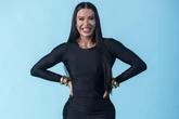Vídeo: emocionada, Gracyanne mostra lesão no joelho e agradece apoio