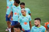 Com Matheus Pereira, Seleção treina no Bezerrão antes de jogão no DF