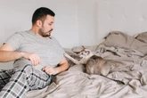 Como fazer o seu gato gostar do seu namorado? Veterinária dá dicas