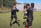 Vídeo: Popó nocauteia amigo de Júlio Cocielo em luta de boxe