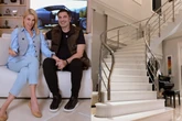 Escada gigante e decoração luxuosa: veja o apê de Ana Hickmann e Edu