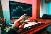 Ganhe até US$ 3.777 em criptomoedas todo dia com apenas um celular