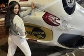 Carro capota e motorista reage com humor: “Levei no entretenimento”