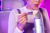 Como o ASMR virou refúgio sensorial para pessoas com ansiedade