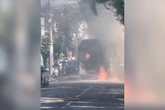 Vídeo: ônibus é destruído por chamas em São Paulo após pane elétrica