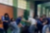 Menina é arrastada pelos cabelos durante briga em escola. Vídeo
