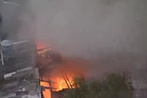 Galpão pega fogo e gera incêndio de grandes proporções no centro de SP