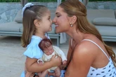 Vídeo: Maria Flor completa 3 anos e ganha surpresa da mãe, Virginia