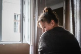 Solidão aumenta risco de morte em mulheres na meia-idade, diz estudo