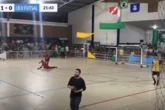 Goleiro de futsal morre em torneio após defender pênalti; entenda