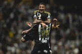 Guilherme Arana responde às críticas após gol contra o Sport