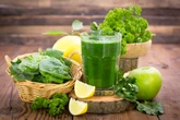 Suco de couve, laranja e gengibre: saiba quais são os benefícios