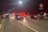 Carro capota próximo à Ponte JK. Pista foi parcialmente interditada