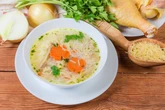Caldo de galinha: receita esquenta em dias frios e conforta a alma