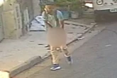 Vídeo: homem se masturba enquanto segue mulher e depois rouba clínica