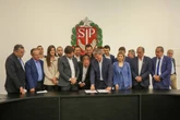 Veja as categorias beneficiadas em reajuste proposto por Tarcísio