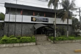Mulher esfaqueia companheiro que passou a noite jogando no celular