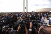 “Fora, Moraes”: parlamentares protestam na rampa do Congresso. Vídeo
