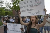 Presidente de Harvard admite falta de liberdade de expressão: “Problema”