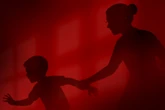 “Batia no bumbum”: mãe relata traumas da filha agredida por professora