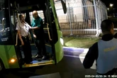 Vídeo: sequestrador liberta motorista após negociação com policial