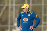 Antes de estreia, Carlo Ancelotti elogia estrutura da CBF e Estêvão