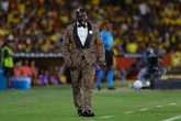Conmebol multa técnico por terno de “oncinha” usado em jogo. Entenda