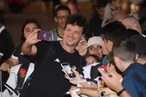 Vídeo: torcedores do Vasco fazem barulho para receber equipe no DF
