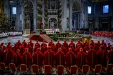 Por que 132 cardeais votarão no conclave, mesmo com limite de 120