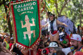 Foliões curtem último dia de Carnaval no Bloco Calango Careta. Vídeo