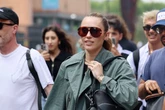 Óculos escuros grandes podem elevar looks estilosos; veja como usar