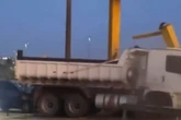 Vídeo mostra carreta logo após batida em passarela na Estrutural