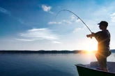 Pesca misteriosa: jovem desaparecido é achado pescando com o patrão