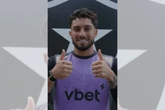 Vídeo: Alex Telles convoca torcida para Vasco x Botafogo no DF
