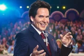 Silvio Santos é interpretado por Leandro Hasum em nova cinebiografia