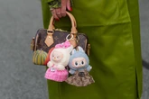 Chupeta, Labubu e mais: 5 itens da moda que resgatam a infância