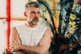 Designer Jay Boggo exibe arte plural, inclusiva e sustentável em BSB